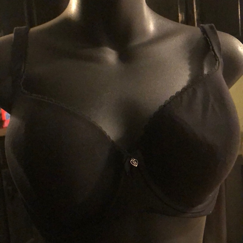 {$13 BUNDLED} VICTORIA’S SECRET Black Full Support Underwire Bra